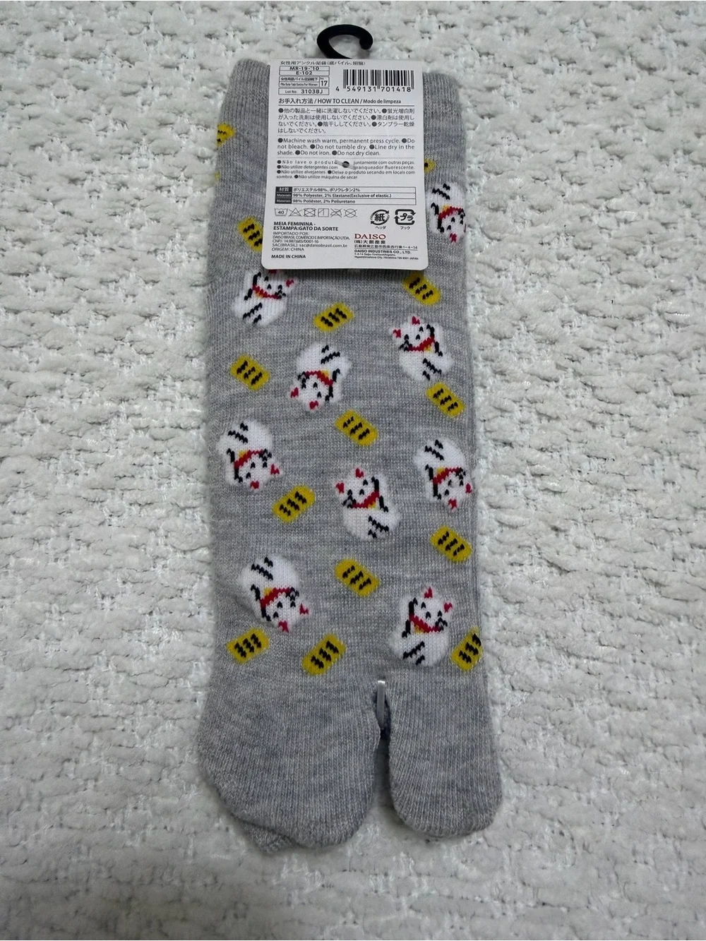 Daiso Maneki Neko Lucky Cat Split Toe Tabi Socks Japan Women
